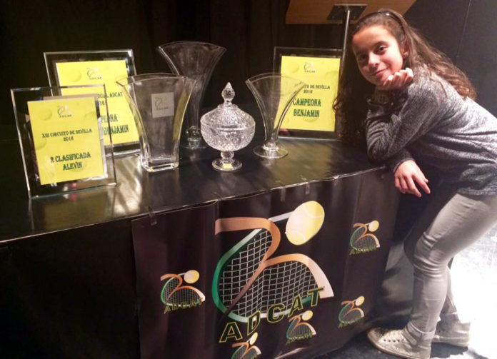 PEKE, con los siete premios recibidos en la Gala del Tenis.