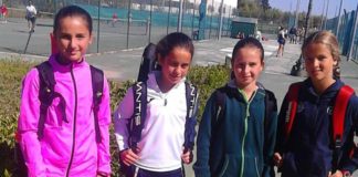 Las cuatro tenistas del equipo Club Tenis Betis, en las pistas de Jerez.