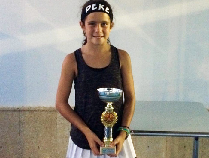 Campeona de la categoría Infantil en el XIX Open de Tenis de La Antilla (Huelva).